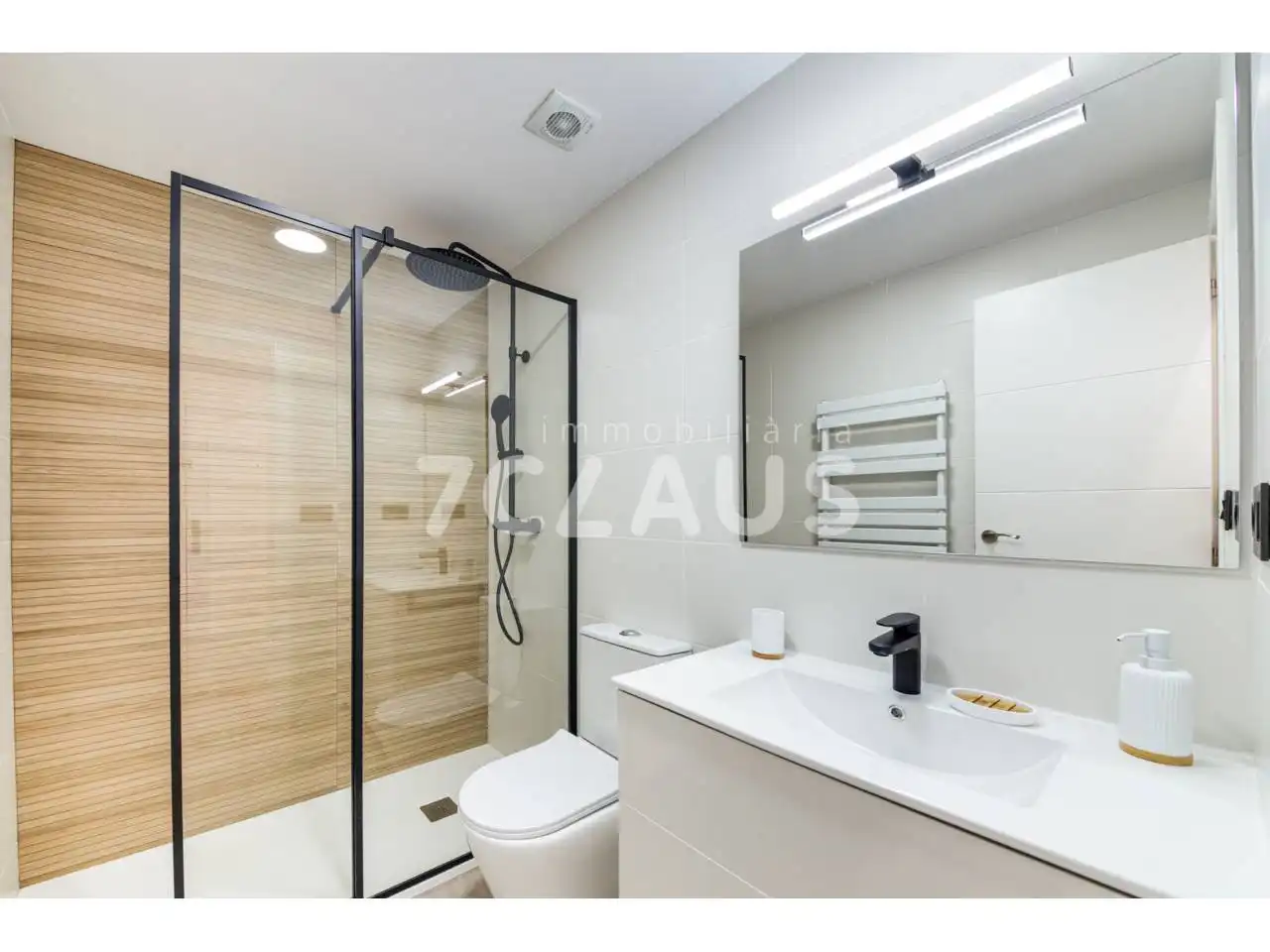 Badezimmer von Wohnung zum Verkauf in Encamp mit Heizung, Parkett und Terrasse