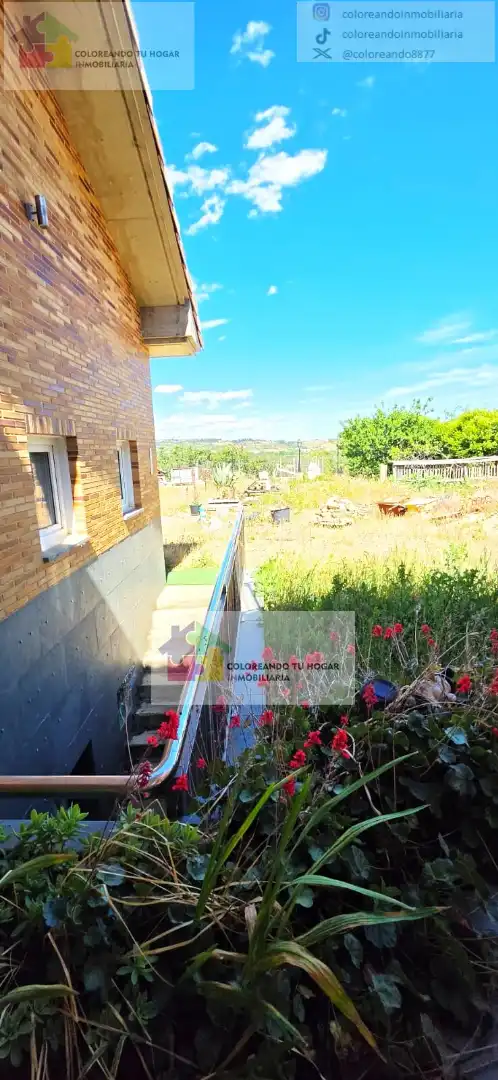 Garden of Houses for sale in Sariegos  with Air Conditioner, Heating and Private garden