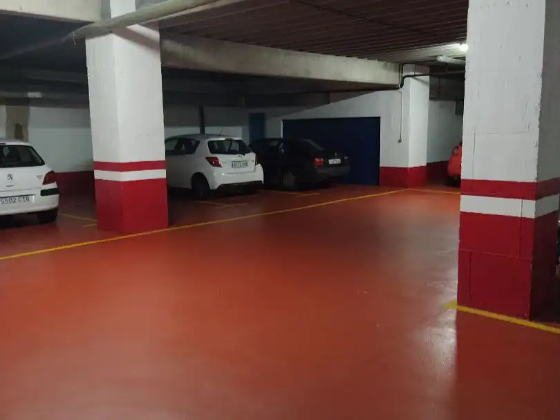Parkplatz von Garage zur Miete in Santiago de Compostela 