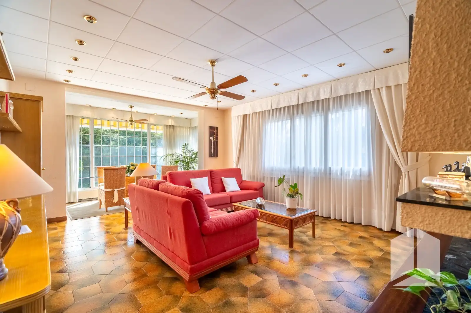 Sala d'estar de Casa o xalet en venda en Castelldefels amb Terrassa, Piscina i Balcó