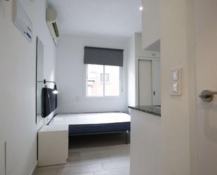 Bedroom of Study to share in  Madrid Capital  with Air Conditioner and Terrace