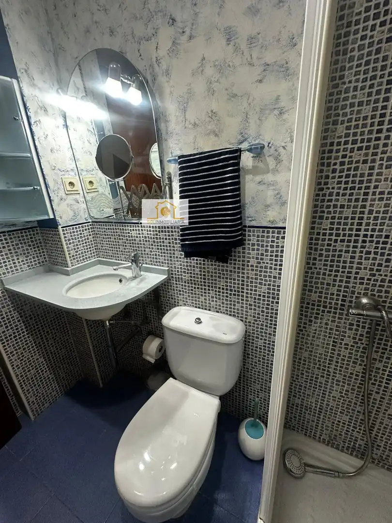 Baño de Apartamento en venta en León Capital  con Calefacción, Parquet y Amueblado