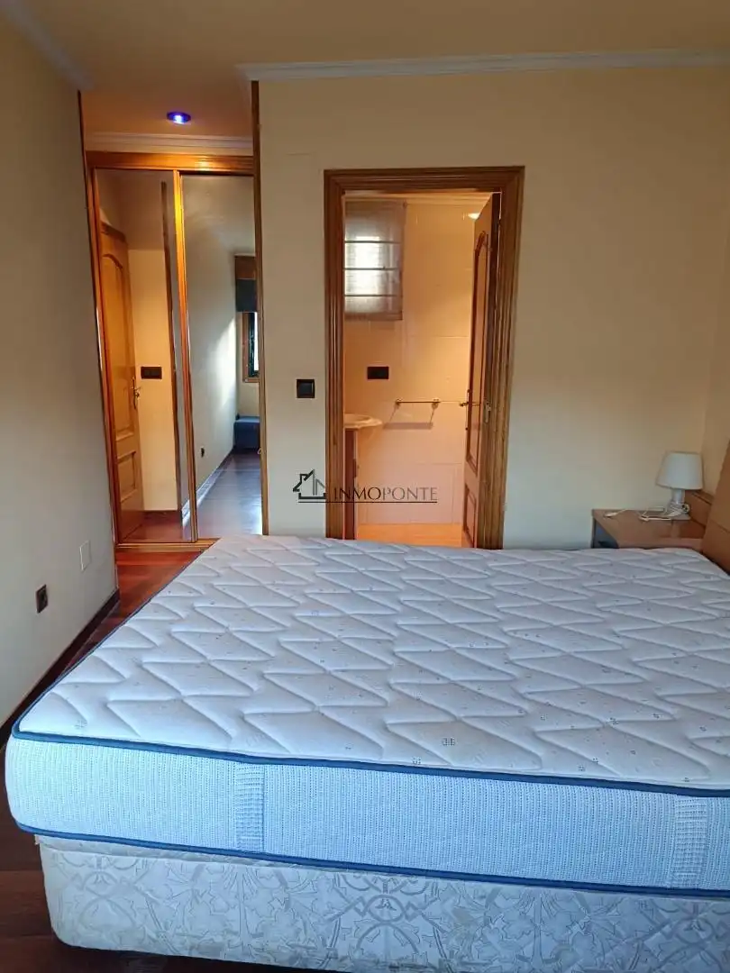 Bedroom of Flat for rent in Zona de Plaza de Barcelos