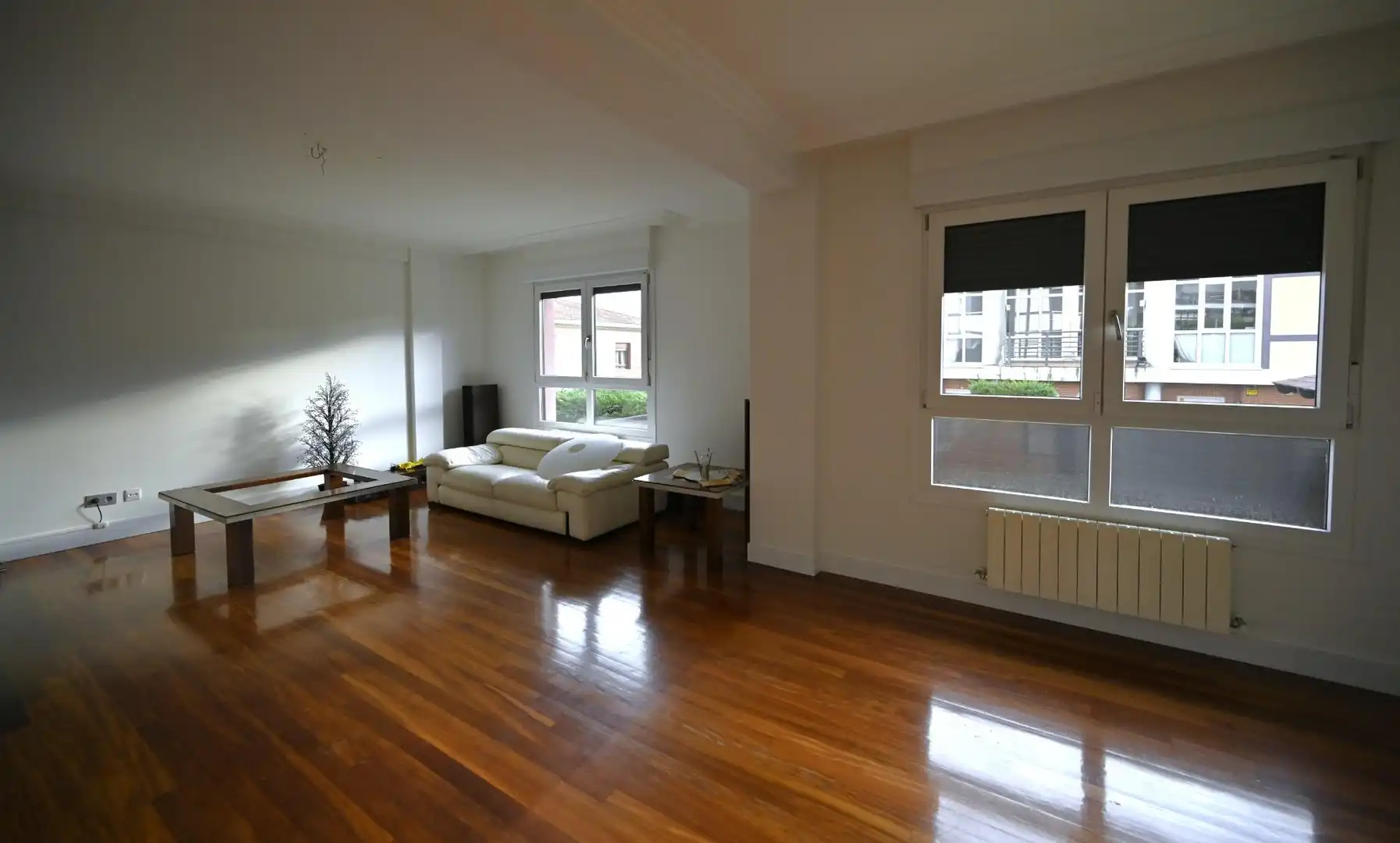 Sala de estar de Casa adosada en venta en Loiu con Aire acondicionado, Calefacción y Jardín privado