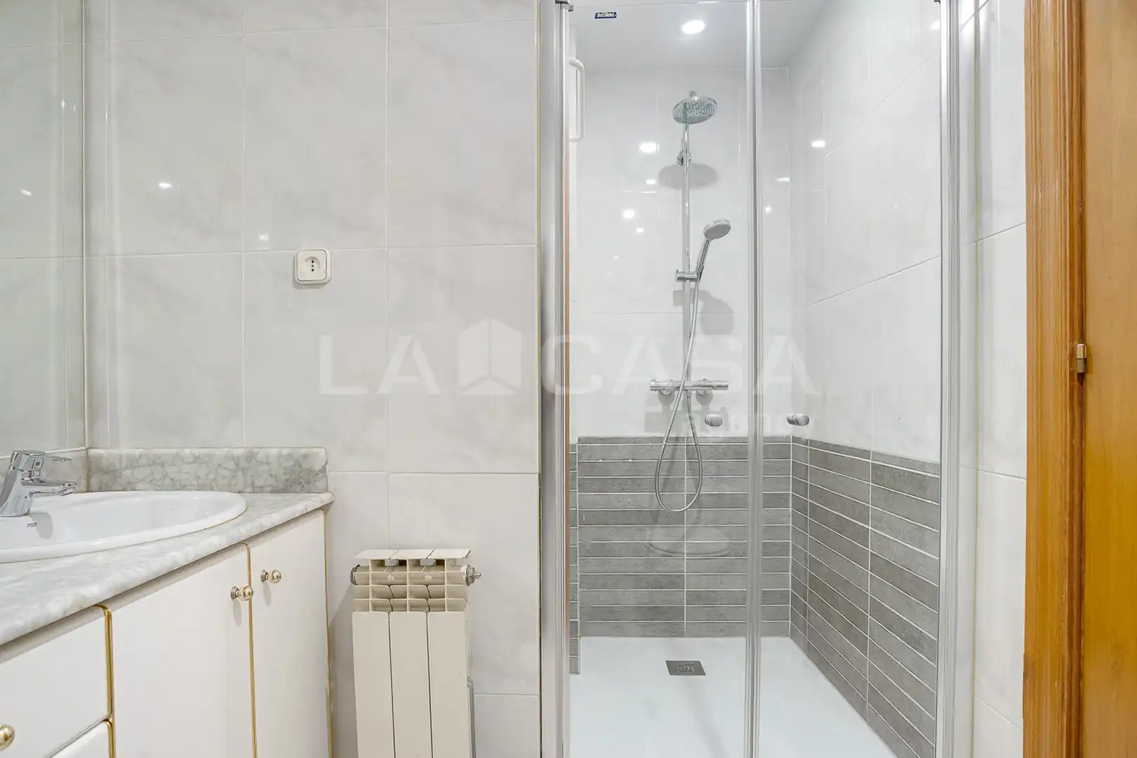 Baño de Piso en venta en Barcelona con Calefacción y Balcón