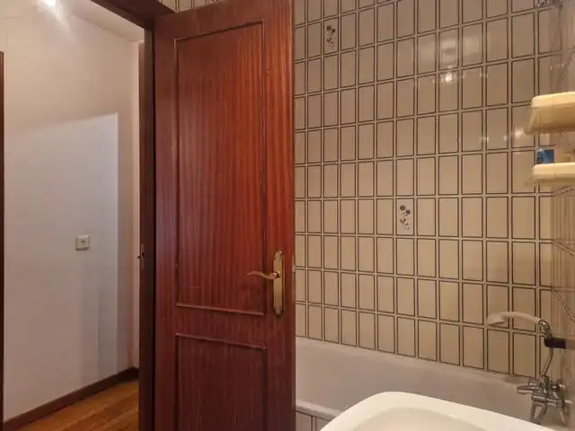 Baño de Piso en venta en Teo con Calefacción, Parquet y Trastero
