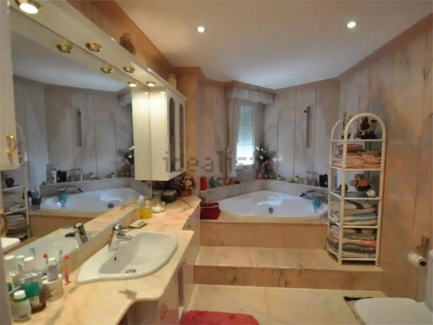 Badezimmer von Wohnung zum Verkauf in Castro-Urdiales mit Privatgarten, Schwimmbad und Möbliert