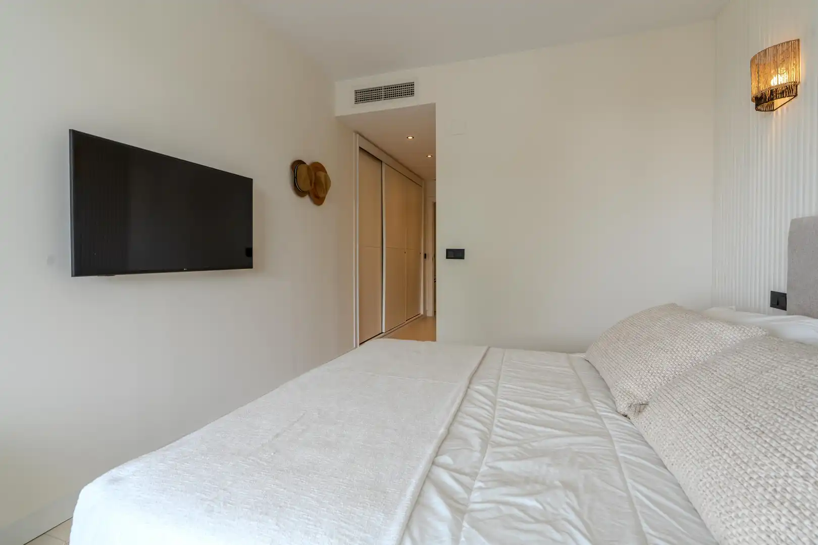 Habitación de Apartamento de alquiler en Benahavís con Aire acondicionado, Terraza y Piscina