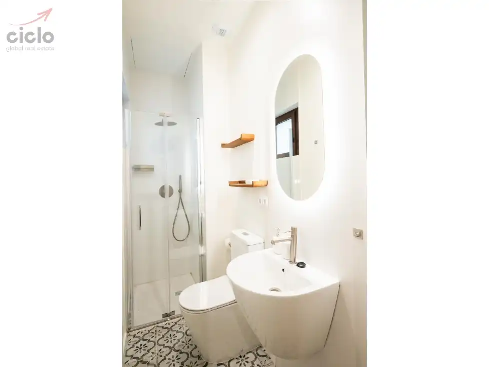 Baño de Piso de alquiler en Sevilla con Terraza, Piscina y Amueblado