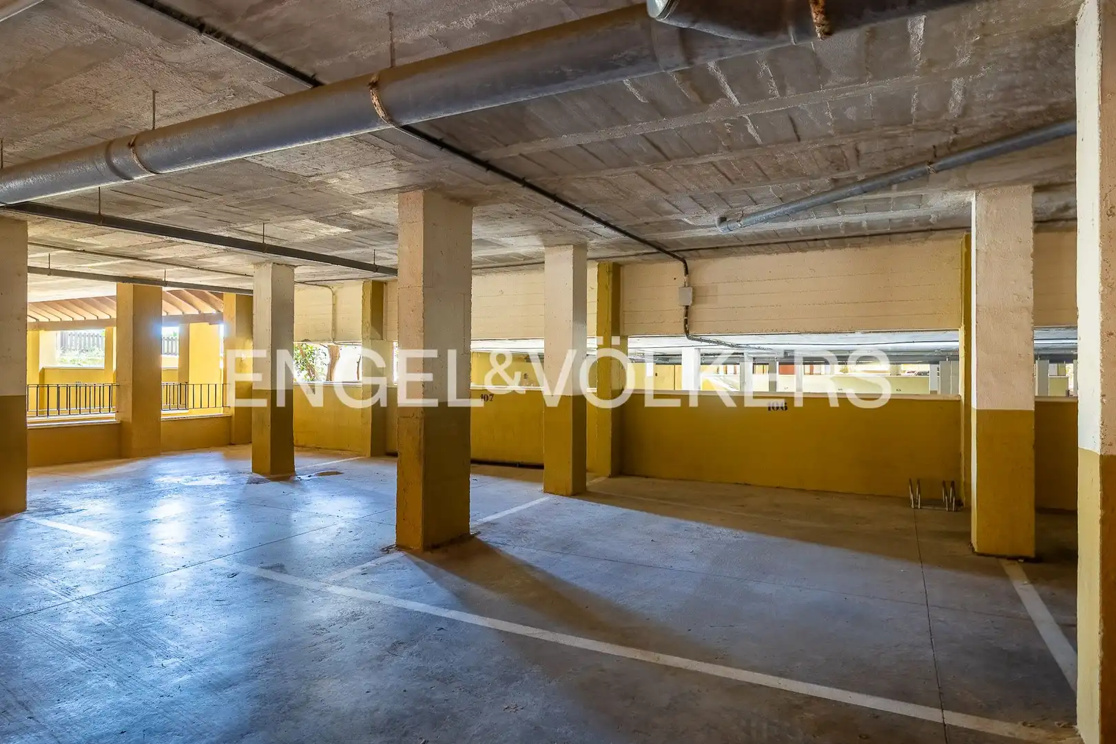 Parking de Ático en venta en Ayamonte con Aire acondicionado, Calefacción y Jardín privado