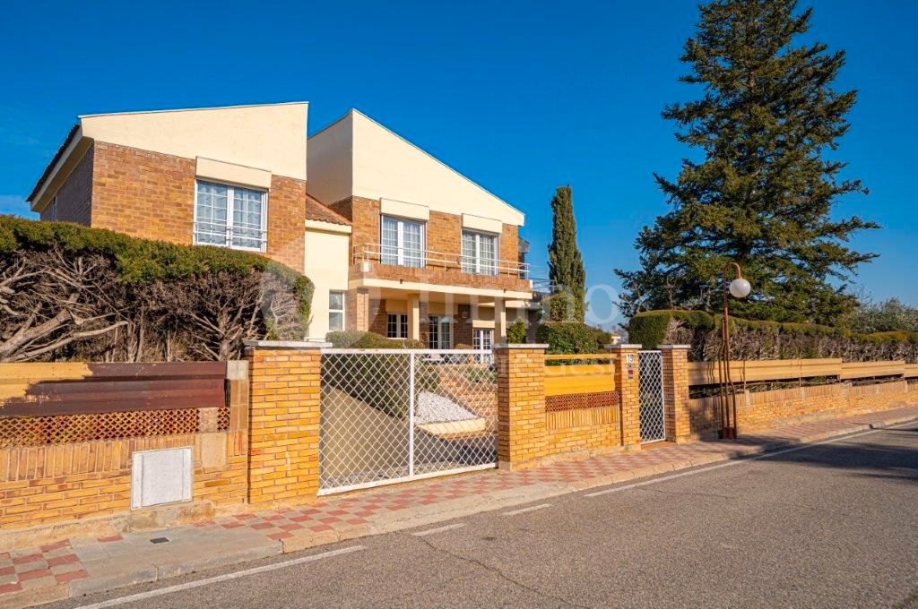 Exterior view of House or chalet for sale in Alpicat  with Air Conditioner, Heating and Private garden