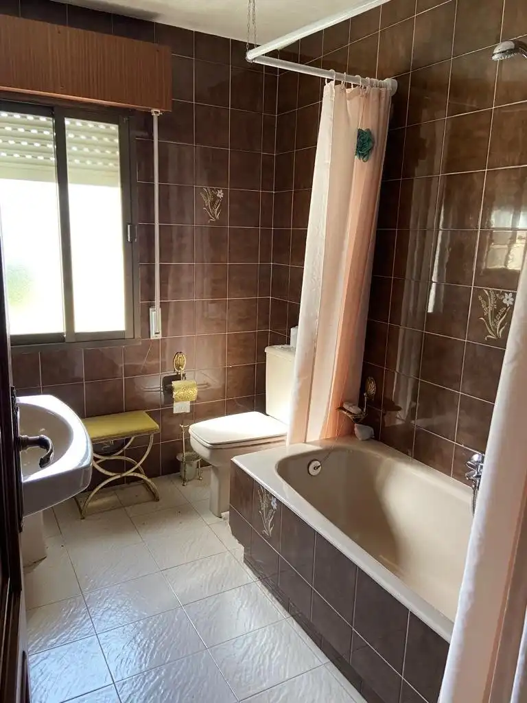 Baño de Finca rústica en venta en Palacios del Sil con Calefacción, Terraza y Balcón