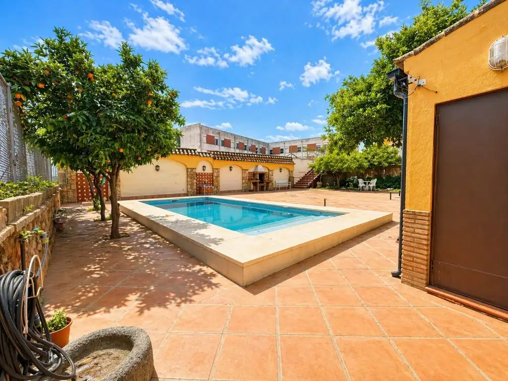 Piscina de Casa o xalet en venda en Córdoba amb Jardí privat, Terrassa i Traster