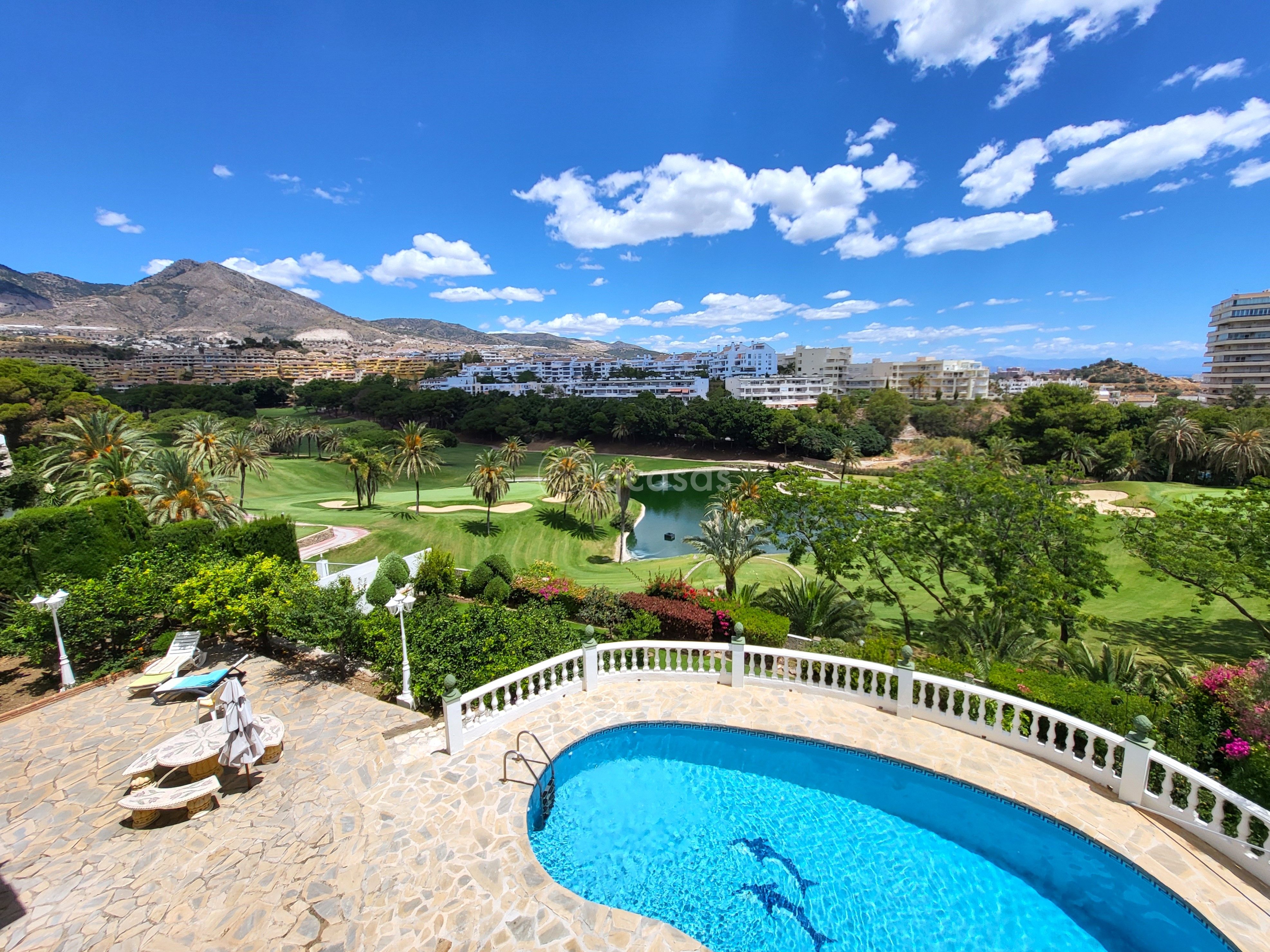 Vista exterior de Casa o xalet de lloguer en Benalmádena amb Aire condicionat, Calefacció i Jardí privat
