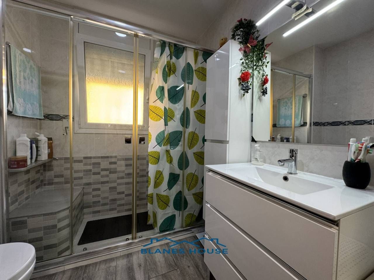 Bathroom of House or chalet for sale in Maçanet de la Selva  with Air Conditioner, Heating and Private garden