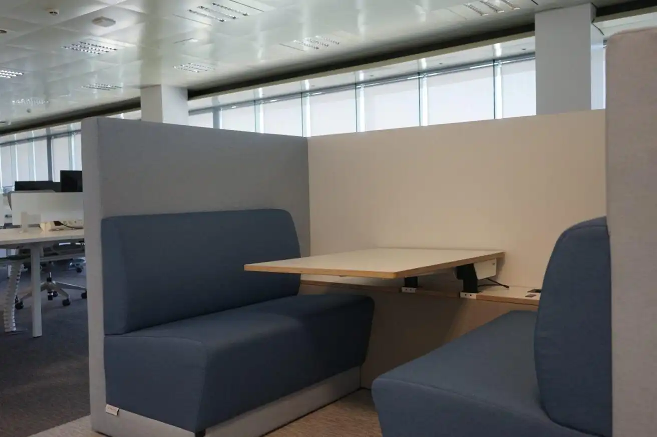 Büro zur Miete in Tres Cantos mit Klimaanlage, Heizung und Möbliert
