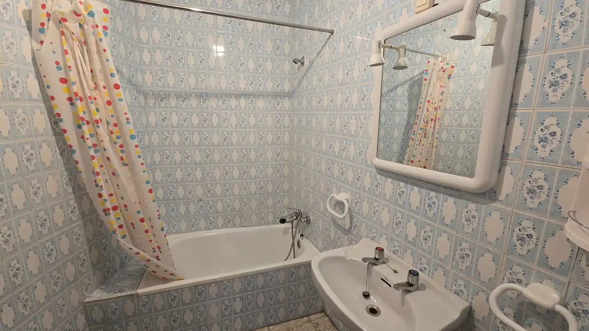 Baño de Piso en venta en Navaluenga con Calefacción