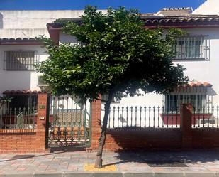 Vista exterior de Casa o xalet en venda en Fuengirola amb Aire condicionat, Calefacció i Terrassa