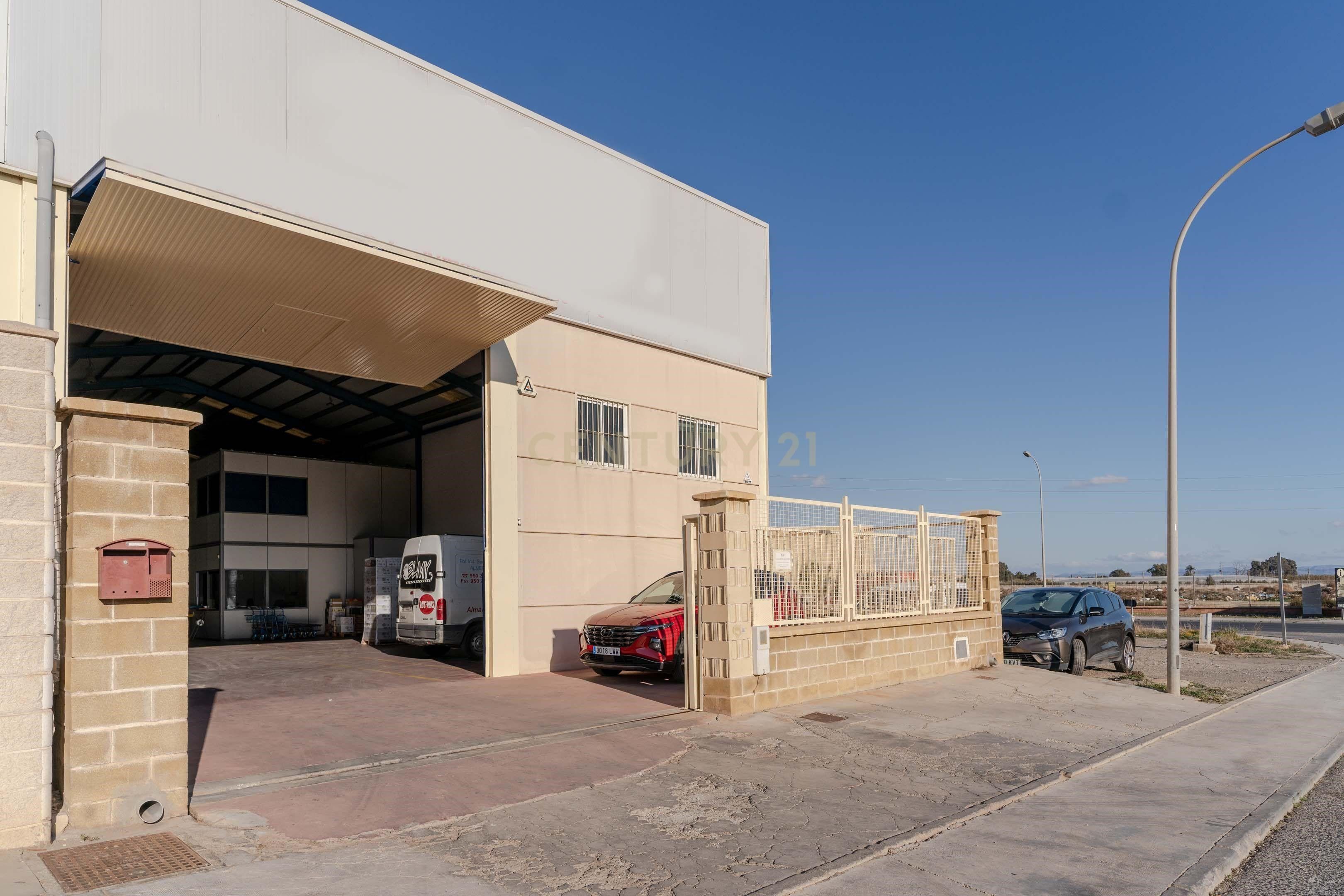 Vista exterior de Nau industrial en venda en  Almería Capital