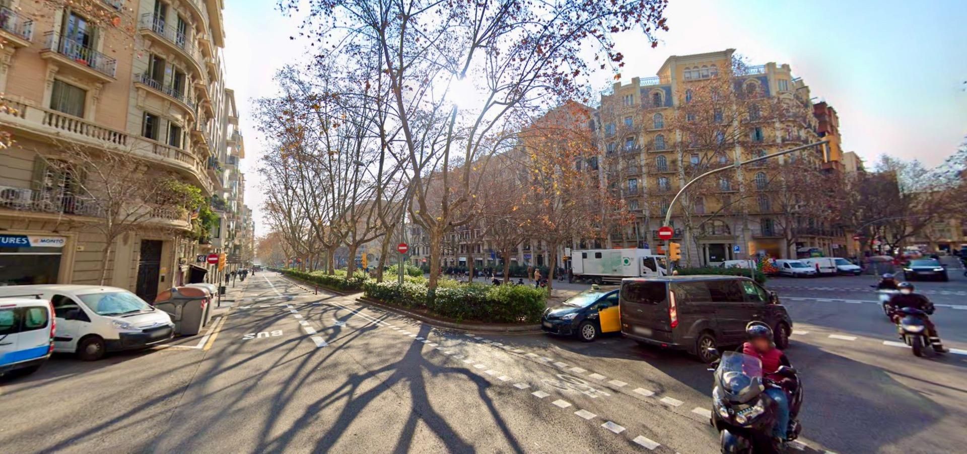 Vista exterior de Planta baixa en venda en  Barcelona Capital amb Calefacció