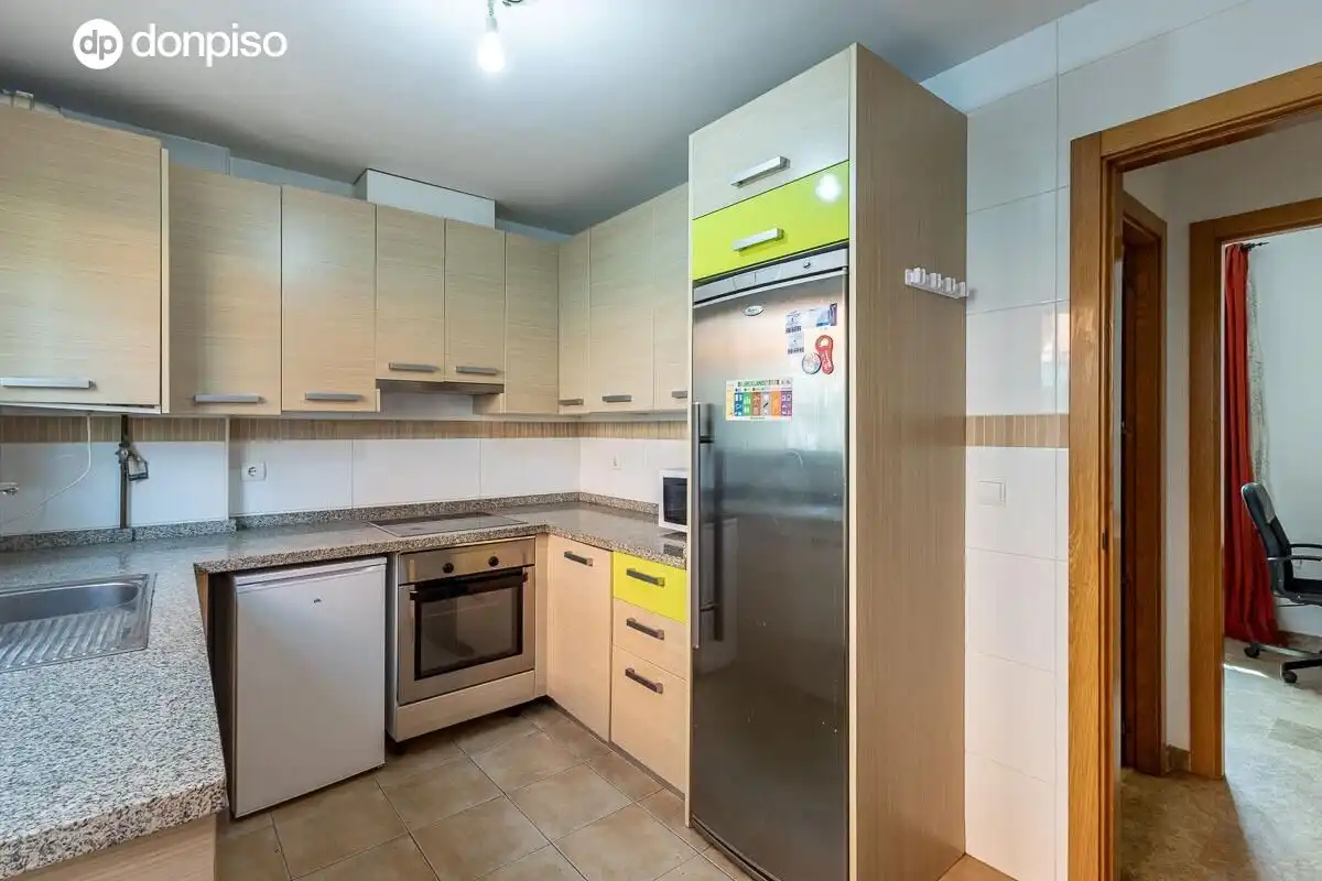Cocina de Casa adosada en venta en Jun con Calefacción, Terraza y Trastero