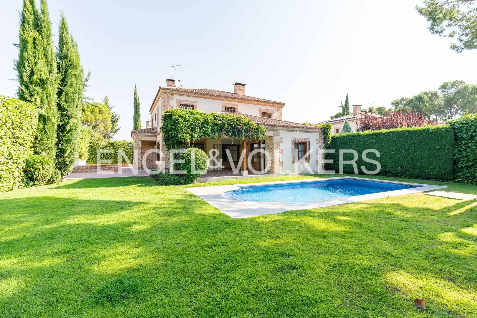 Vista exterior de Casa o chalet de alquiler en Madrid con Aire acondicionado, Calefacción y Jardín privado