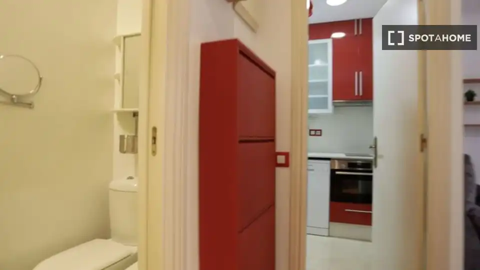Flat with terrace to rent in Sants - Montjuïc, imagen 2