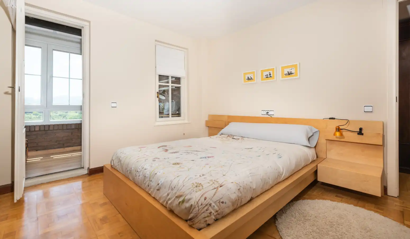 Dormitori de Pis en venda en Oviedo  amb Calefacció, Parquet i Traster