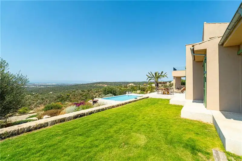 Chalet con piscina en venta en Llevant