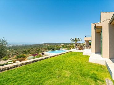 Chalet con piscina en venta en Llevant