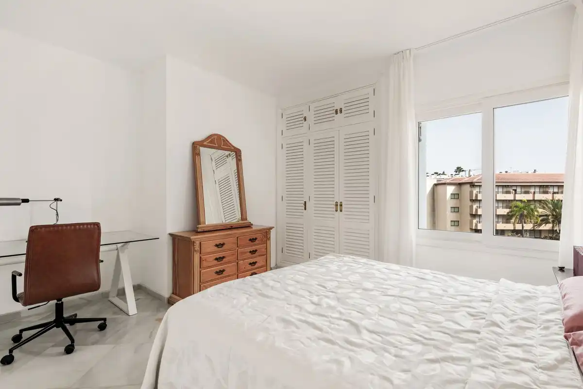 Habitación de Apartamento en venta en Torremolinos con Aire acondicionado, Terraza y Piscina comunitaria