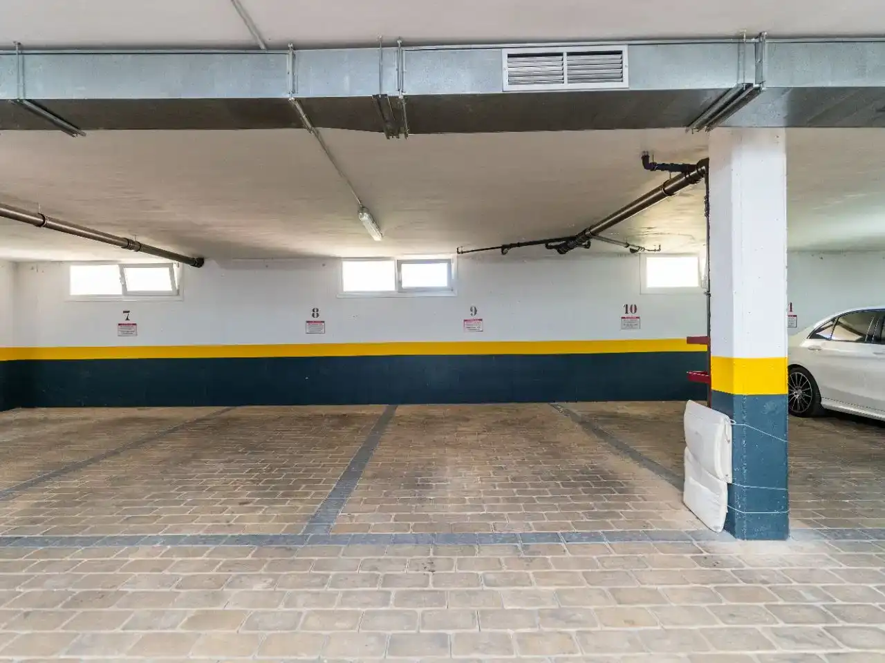 Parking de Piso en venta en Marbella con Aire acondicionado, Terraza y Piscina