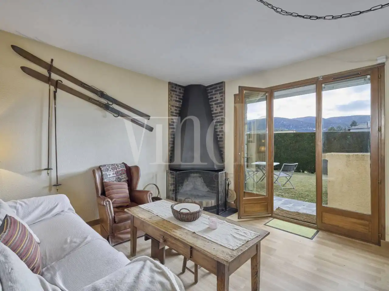 Sala de estar de Piso en venta en Palau - de - Cerdagne con Calefacción, Parquet y Terraza