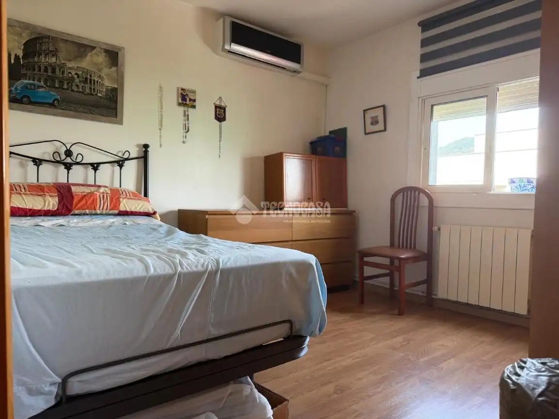 Bedroom of Flat for sale in Barcelona