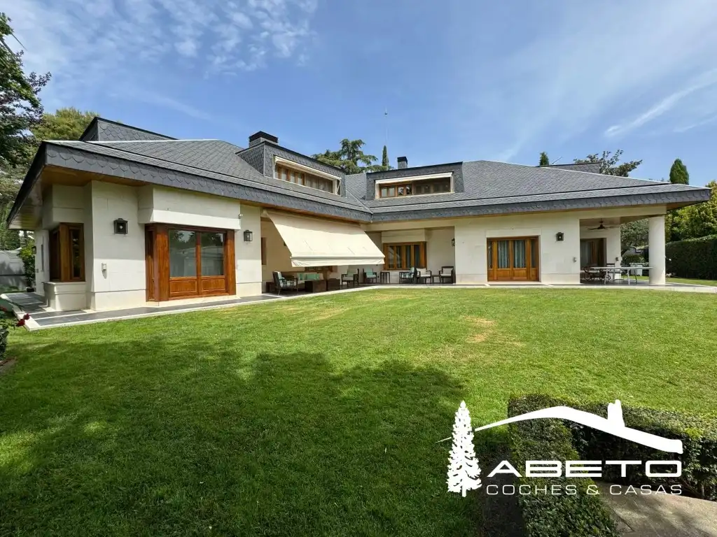 Vista exterior de Casa o chalet en venta en Madrid