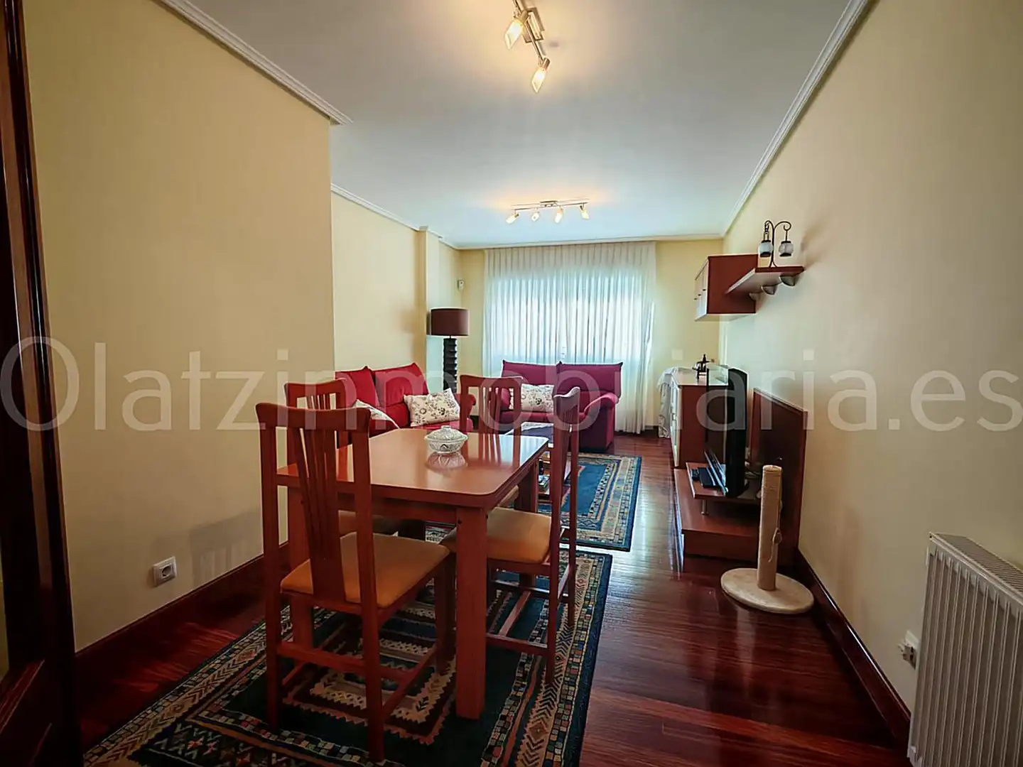 Sala d'estar de Pis en venda en Castro-Urdiales amb Balcó