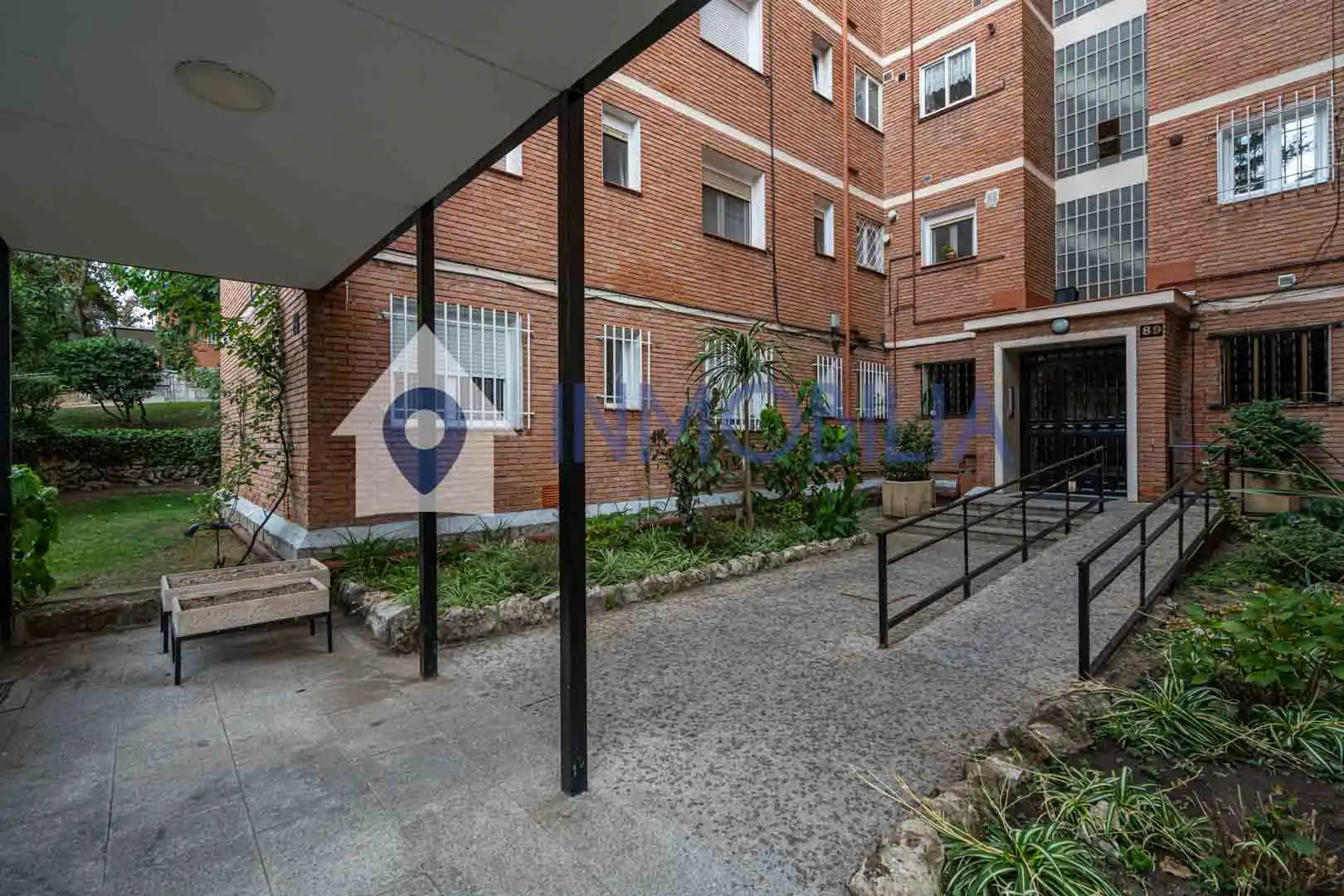 Vista exterior de Pis en venda en Madrid amb Calefacció, Terrassa i Piscina