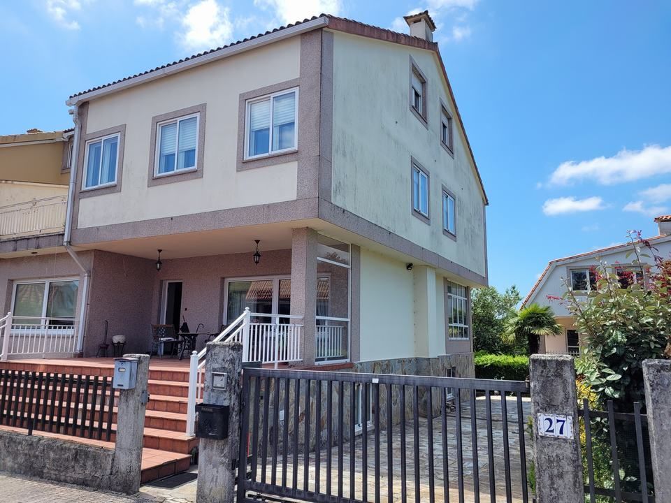 Vista exterior de Casa adosada en venta en Teo con Calefacción, Jardín privado y Parquet