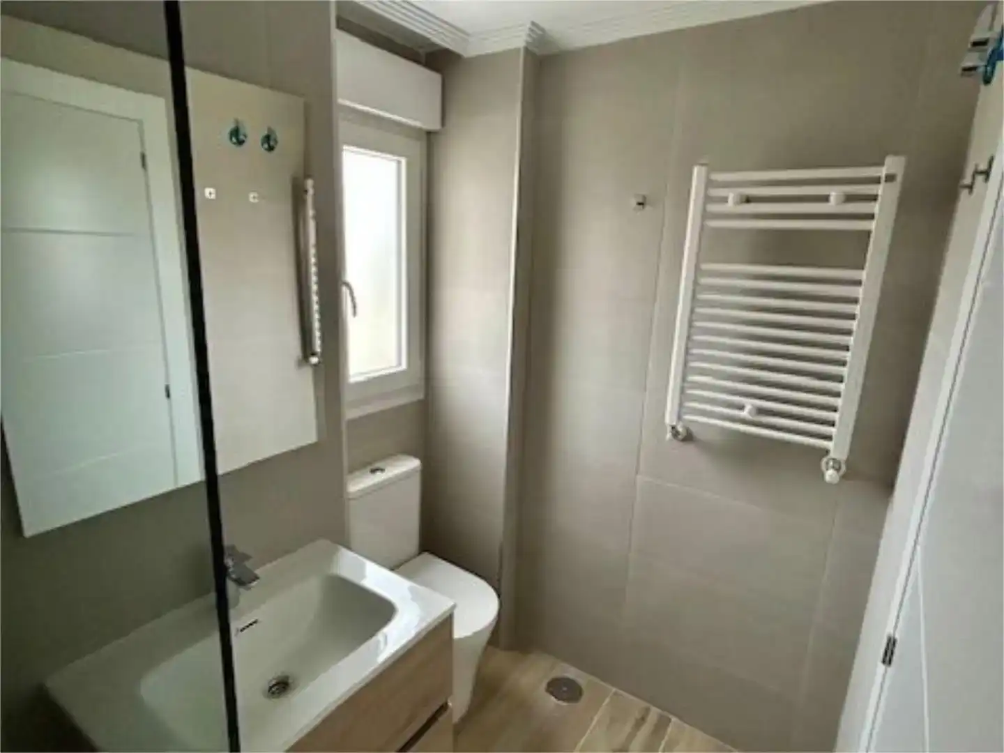 Baño de Piso de alquiler en Santander con Trastero