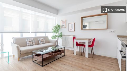 Foto 2 de Habitació a Castillejos - Cuzco, Madrid Capital