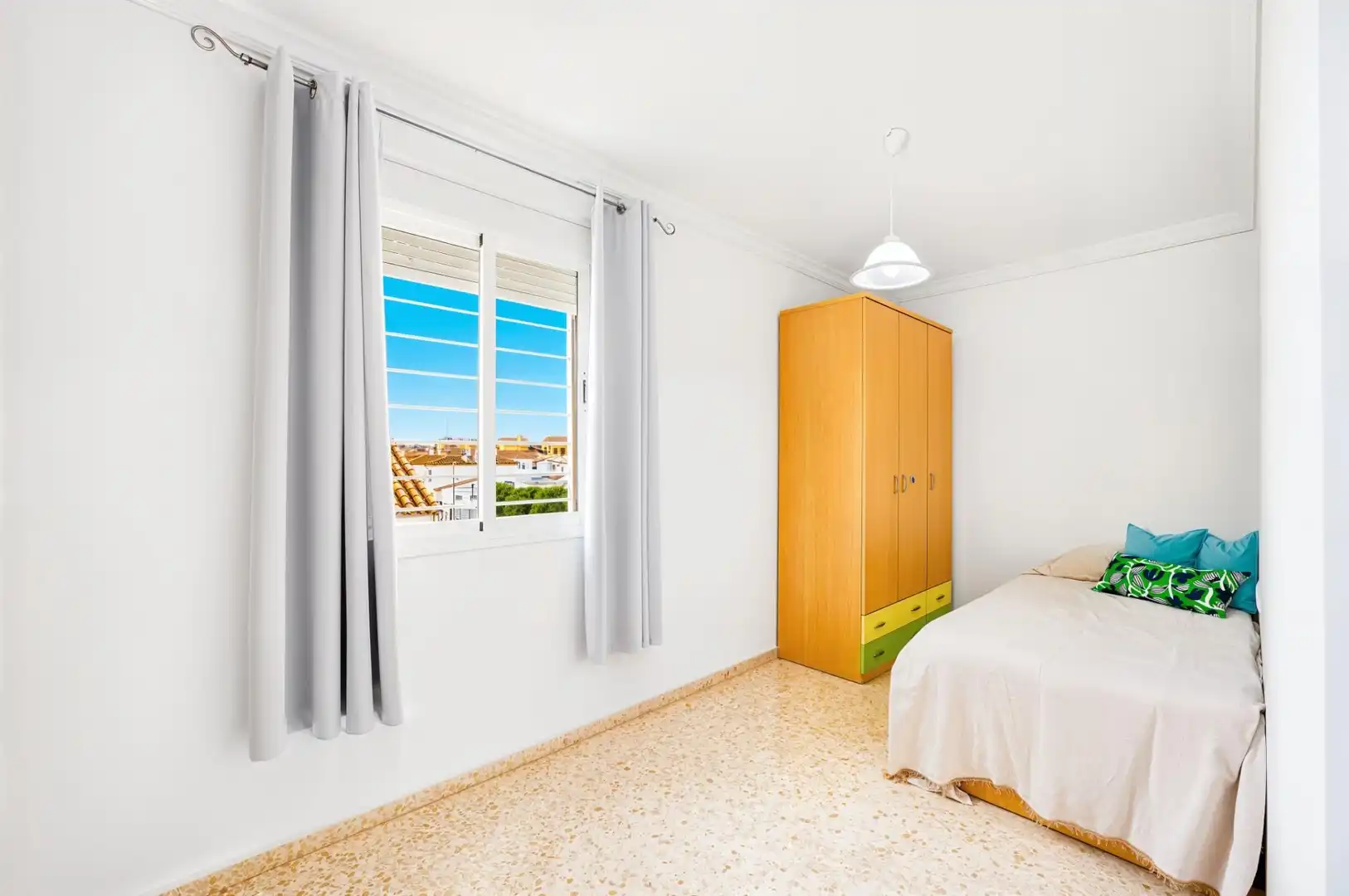 Habitación de Piso en venta en Chiclana de la Frontera con Terraza, Trastero y Balcón