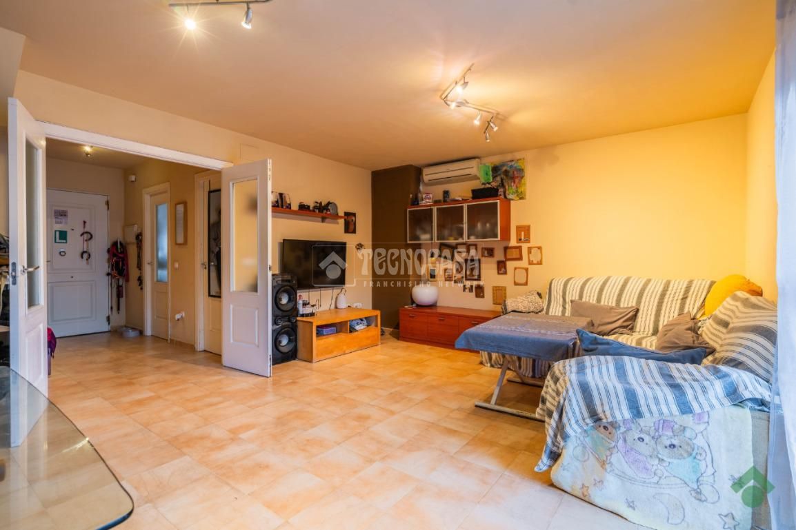 Sala d'estar de Casa adosada en venda en Puerto Real amb Terrassa i Balcó