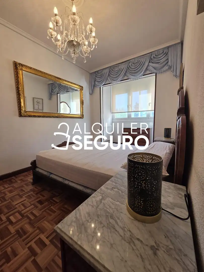 Bedroom of Flat for rent in Burgos  with Heating, Terrace and Furnished