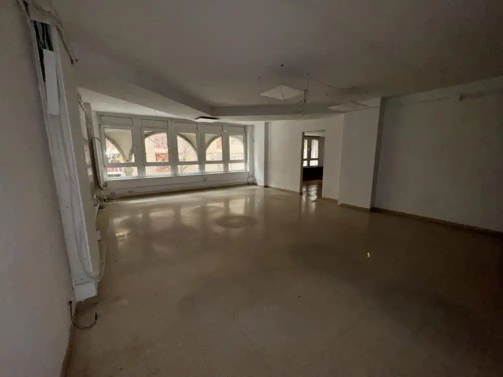 Commercial properties for sale in Cesáreo Alierta, 23, La Granja