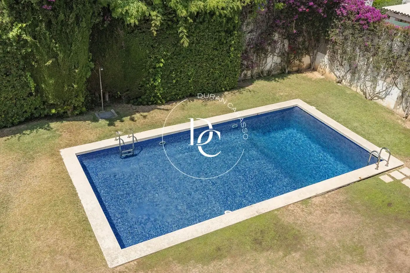 Piscina de Dúplex en venda en Sitges amb Aire condicionat, Calefacció i Jardí privat