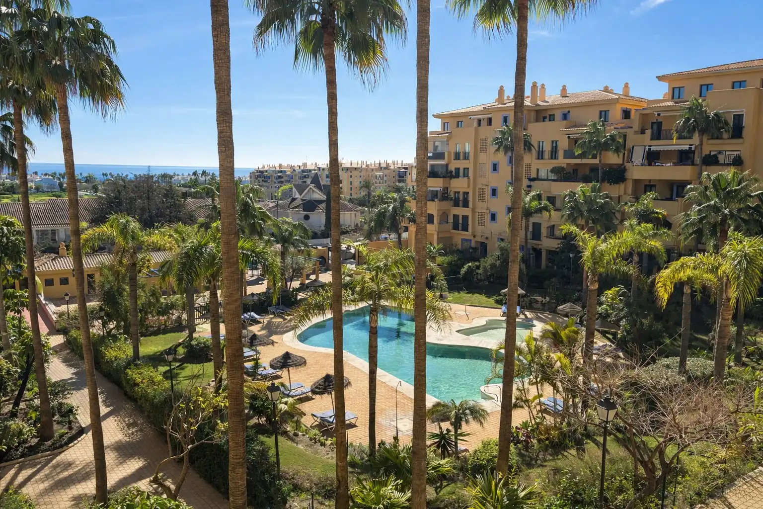Apartament amb piscina en venda a San Pedro de Alcántara, imagen 2