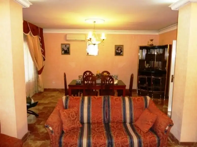 Sala d'estar de Casa o xalet en venda en Alhaurín de la Torre amb Aire condicionat, Calefacció i Jardí privat