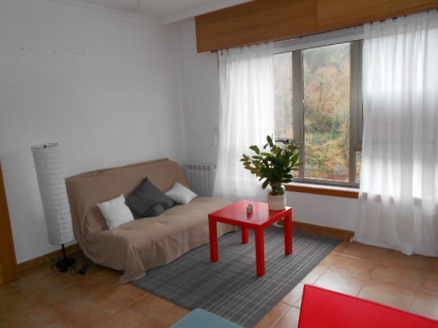 Sala d'estar de Pis en venda en Ames amb Calefacció, Traster i Moblat