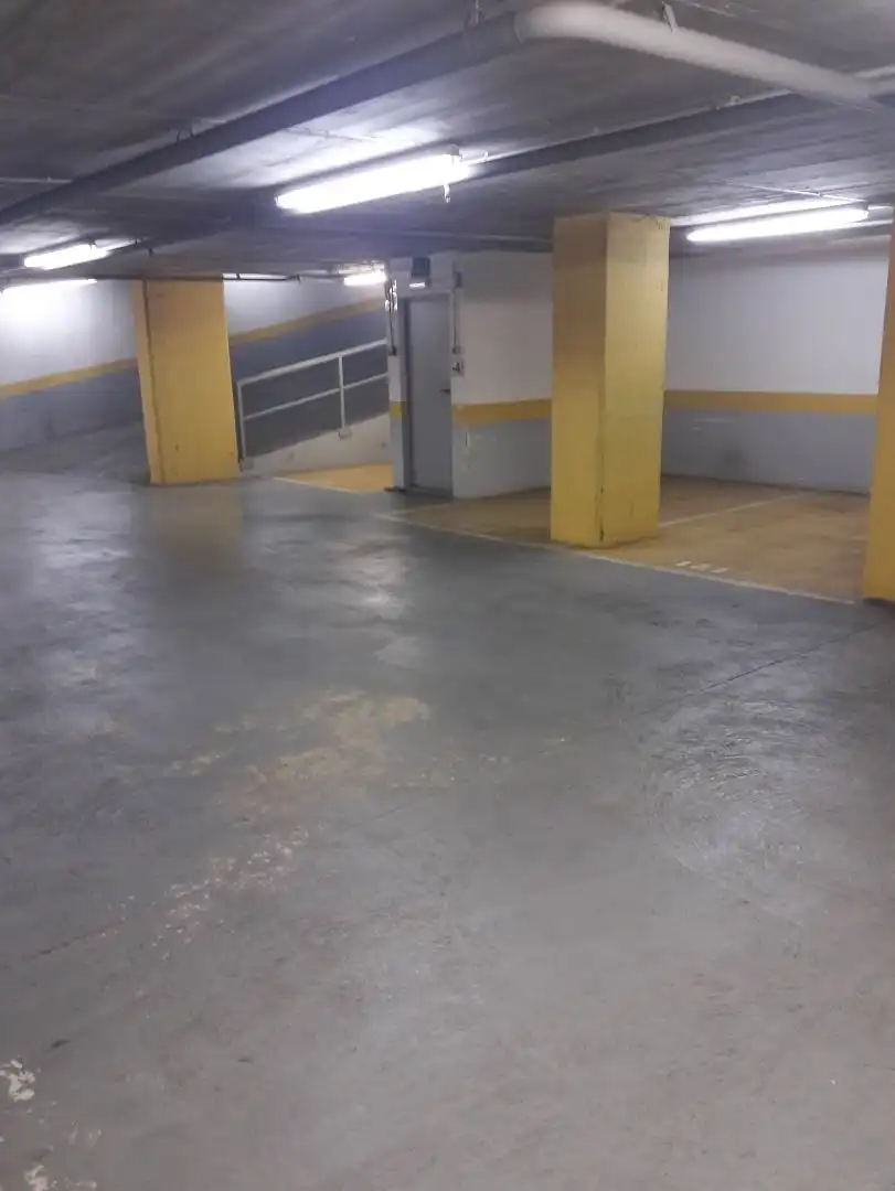 Garaje de alquiler en Carrer de Girona, 164, Dreta de l'Eixample