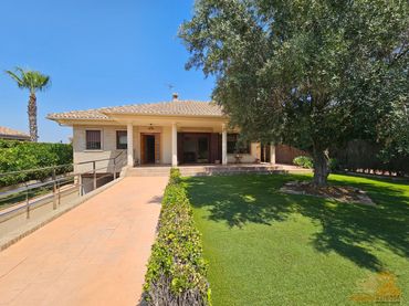 Chalet con piscina en alquiler en La Alcayna